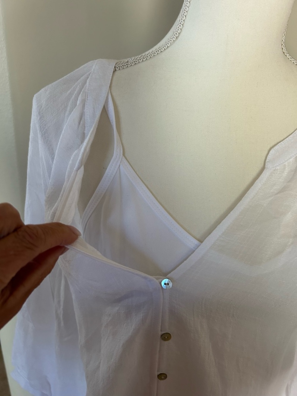 Figueroa & Flower sheer top with large embroidered eyelet bottom - Picture 5 of 12